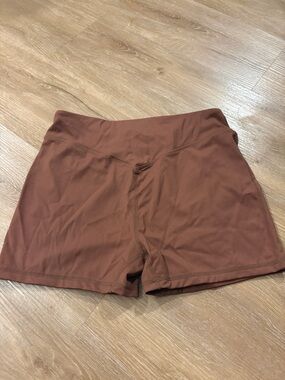 Women's High-Rise Rust Active Shorts